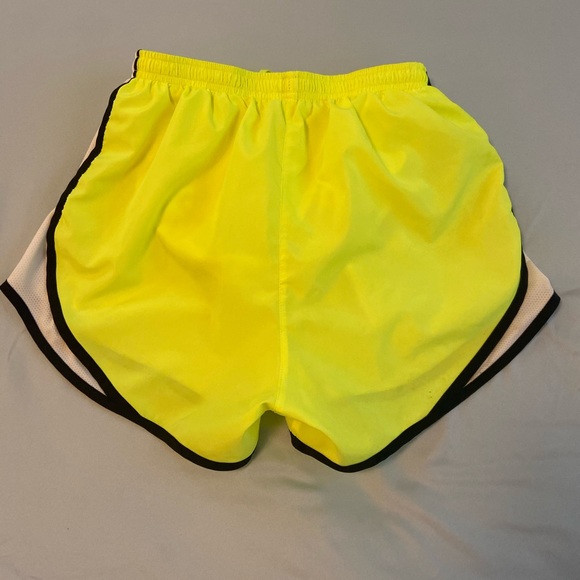 Women’s Nike Tempo Dri Fit Neon Bright Shorts - Picture 6 of 8
